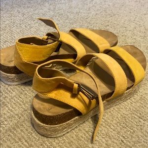 Platform espadrille summer sandal, yellow, universal thread brand